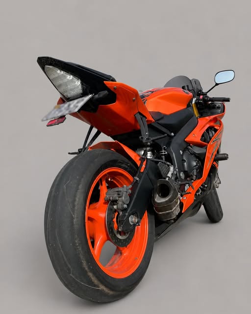 YAMAHA YZF R6 - Imagem 4