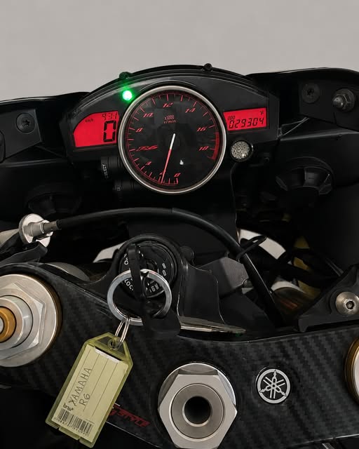 YAMAHA YZF R6 - Imagem 6