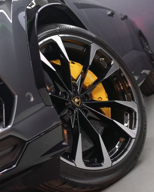 LAMBORGHINI URUS - Imagem 6