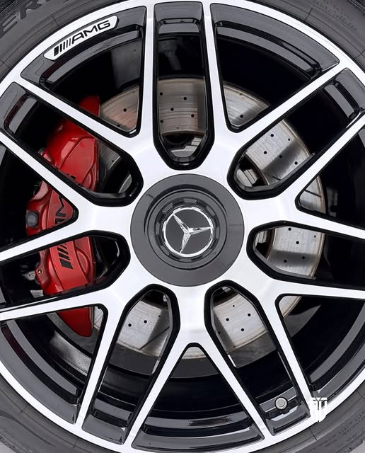 MERCEDES-BENZ AMG GT 63 S - Imagem 7