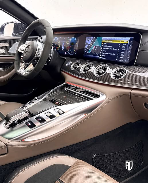 MERCEDES-BENZ AMG GT 63 S - Imagem 8