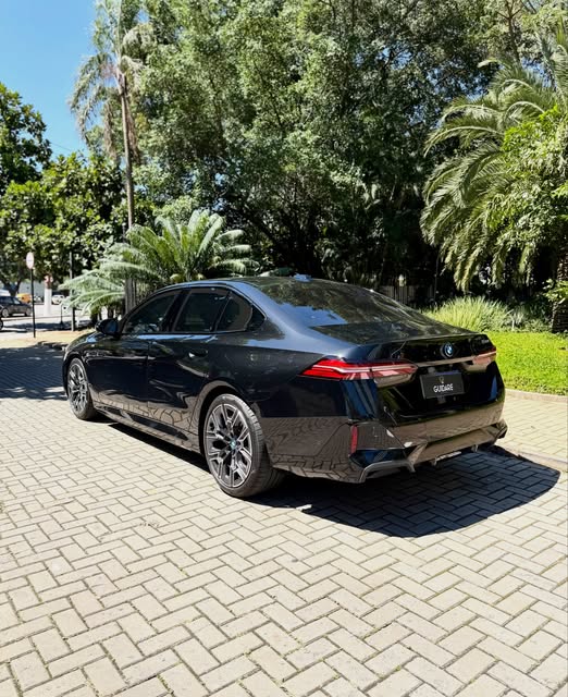 BMW 530E MSPORT - Imagem 6