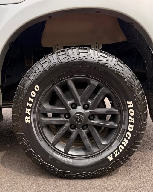 TOYOTA HILUX SRV - Imagem 8