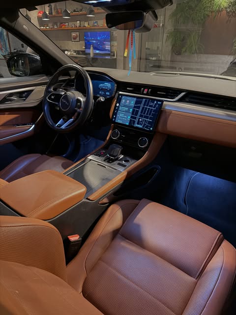 JAGUAR F-PACE SE P400E R-DYNAMIC - Imagem 15