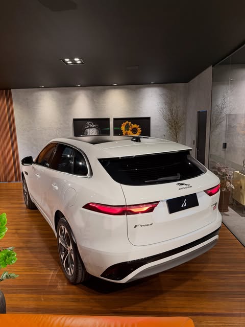 JAGUAR F-PACE SE P400E R-DYNAMIC - Imagem 18
