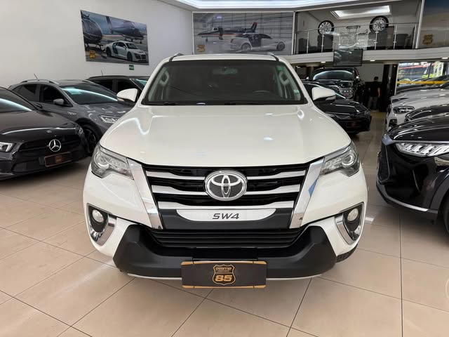 TOYOTA HILUX SRX 2.8 TURBO DIESEL 4X4 AUTOMÁTICO - Imagem 2