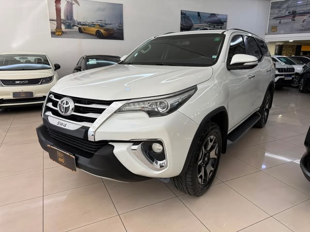 TOYOTA HILUX SRX 2.8 TURBO DIESEL 4X4 AUTOMÁTICO - Imagem 3