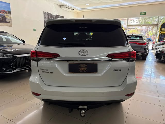TOYOTA HILUX SRX 2.8 TURBO DIESEL 4X4 AUTOMÁTICO - Imagem 6