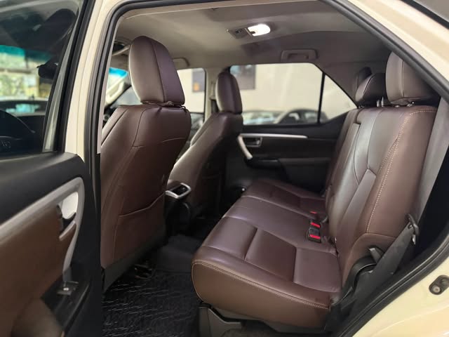 TOYOTA HILUX SRX 2.8 TURBO DIESEL 4X4 AUTOMÁTICO - Imagem 9