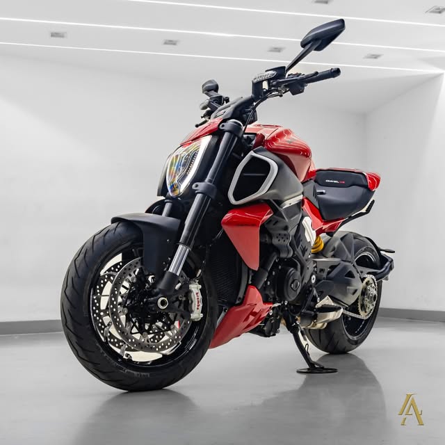 DUCATI DIAVEL V4 GRAN TURISMO - Imagem 1