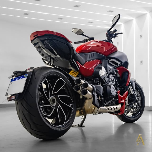 DUCATI DIAVEL V4 GRAN TURISMO - Imagem 2