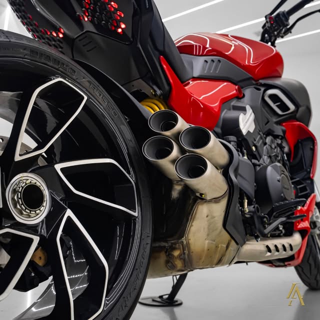 DUCATI DIAVEL V4 GRAN TURISMO - Imagem 11