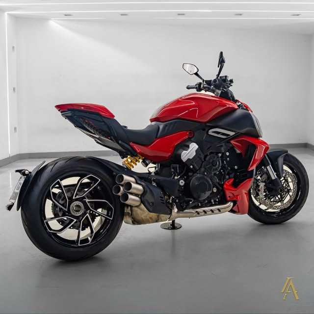 DUCATI DIAVEL V4 GRAN TURISMO - Imagem 4