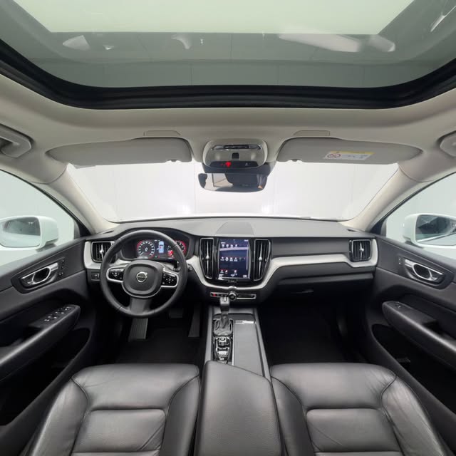 VOLVO XC60 T-5 MOMENTUM - Imagem 9