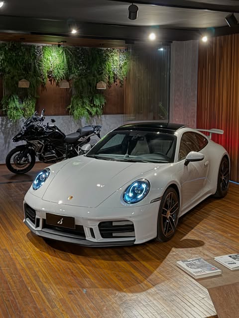 PORSCHE 911 CARRERA 992.2 - Imagem 1