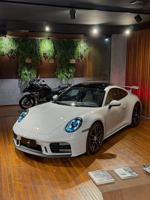 PORSCHE 911 CARRERA 992.2 - Imagem 18