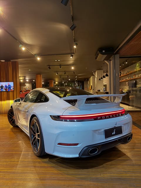 PORSCHE 911 CARRERA 992.2 - Imagem 3