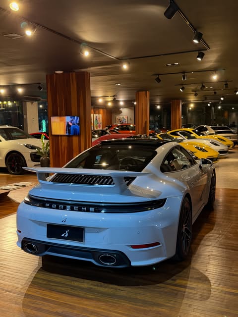 PORSCHE 911 CARRERA 992.2 - Imagem 4