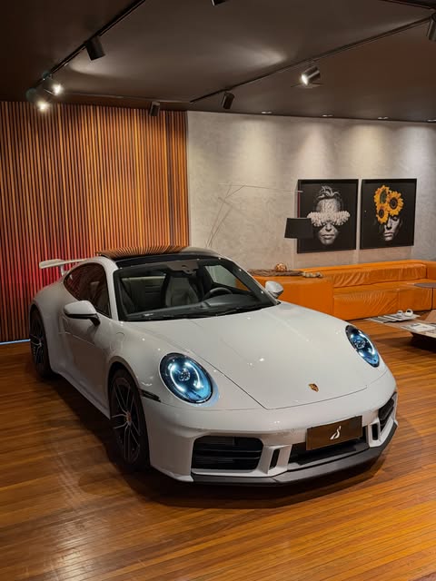 PORSCHE 911 CARRERA 992.2 - Imagem 6