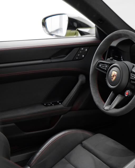 PORSCHE 911 CARRERA GTS - Imagem 4