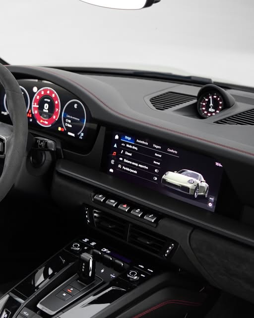 PORSCHE 911 CARRERA GTS - Imagem 5