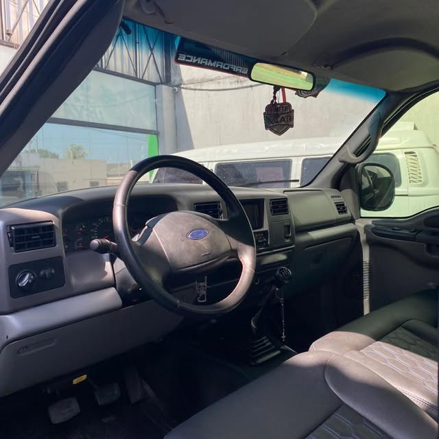 FORD F-250 XLT-L - Imagem 4
