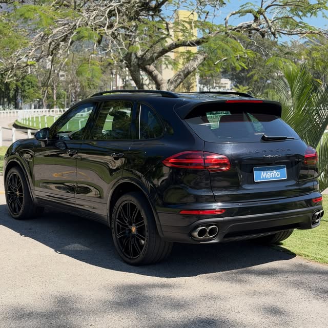 PORSCHE CAYENNE S E-HYBRID - Imagem 4