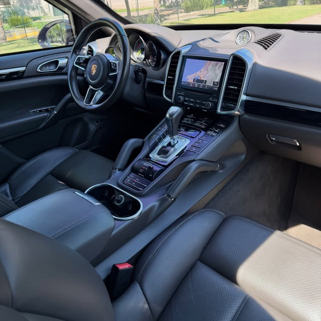 PORSCHE CAYENNE S E-HYBRID - Imagem 5