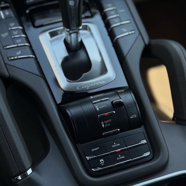 PORSCHE CAYENNE S E-HYBRID - Imagem 7