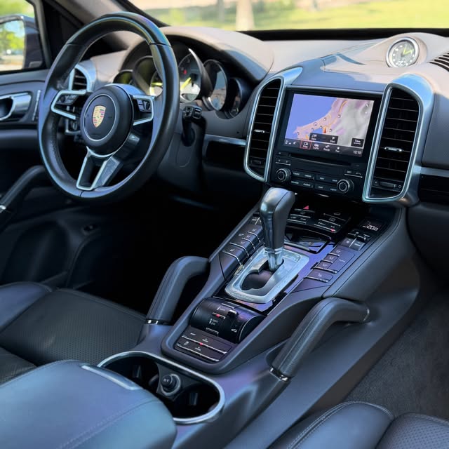 PORSCHE CAYENNE S E-HYBRID - Imagem 8