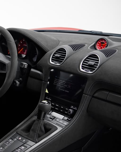 PORSCHE 718 GT4 RS - Imagem 5