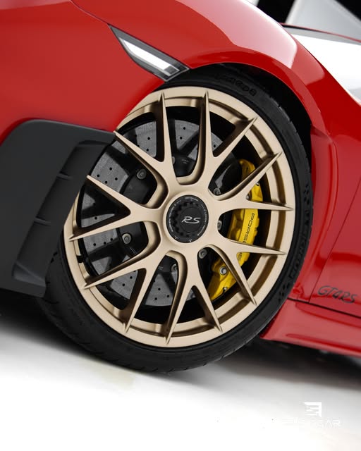 PORSCHE 718 GT4 RS - Imagem 10