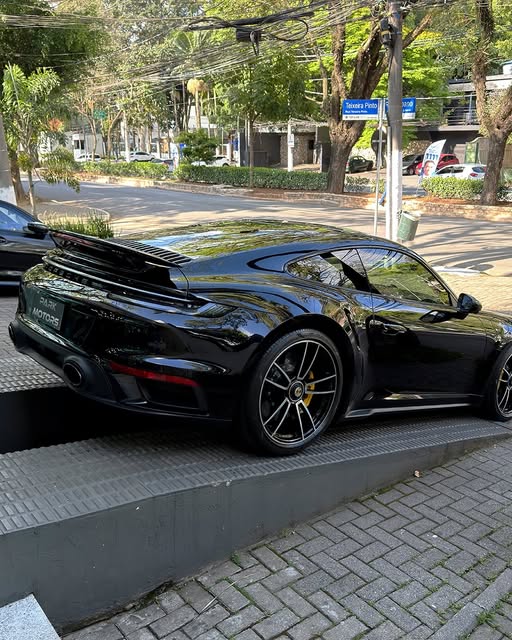 PORSCHE 911 TURBO S - Imagem 5