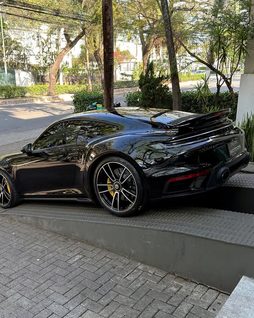 PORSCHE 911 TURBO S - Imagem 7