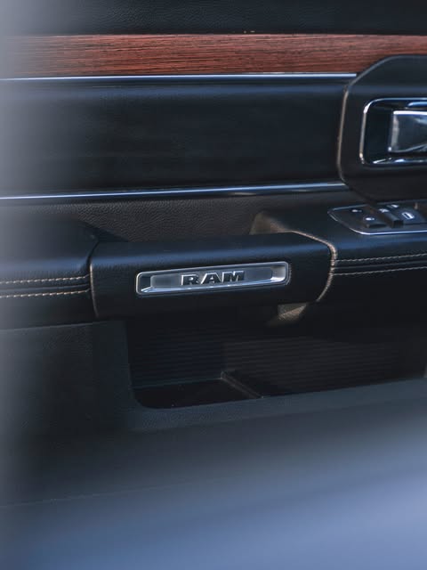 RAM 1500 LARAMIE 5.7 V8 - Imagem 14