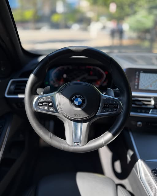 BMW 330I M SPORT - Imagem 8