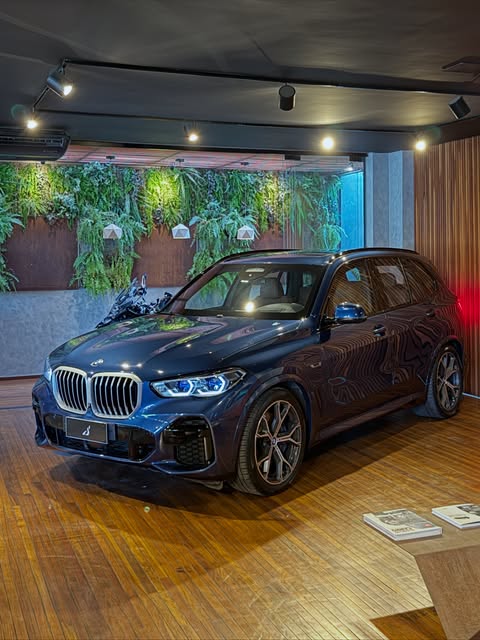 BMW X5 XDRIVE 45E - Imagem 1