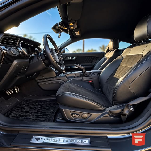 FORD MUSTANG BLACK SHADOW - Imagem 12