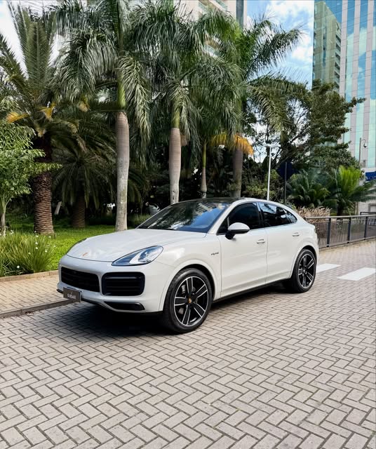 PORSCHE CAYENNE COUPE E-HYBRID PLATINUM EDITION - Imagem 1