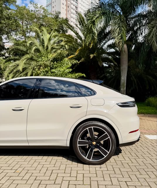 PORSCHE CAYENNE COUPE E-HYBRID PLATINUM EDITION - Imagem 11