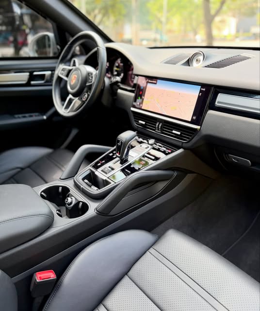 PORSCHE CAYENNE COUPE E-HYBRID PLATINUM EDITION - Imagem 4