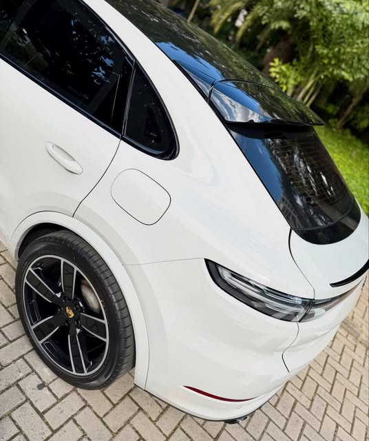 PORSCHE CAYENNE COUPE E-HYBRID PLATINUM EDITION - Imagem 6