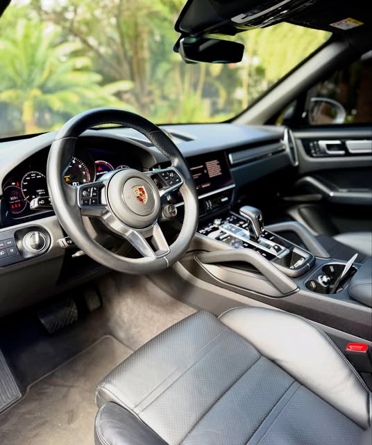 PORSCHE CAYENNE COUPE E-HYBRID PLATINUM EDITION - Imagem 7