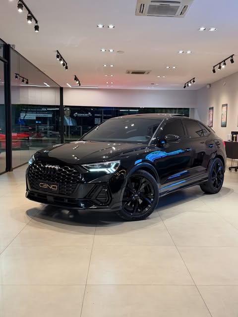 AUDI Q3 SPORTBACK PERFORMANCE BLACK - Imagem 1