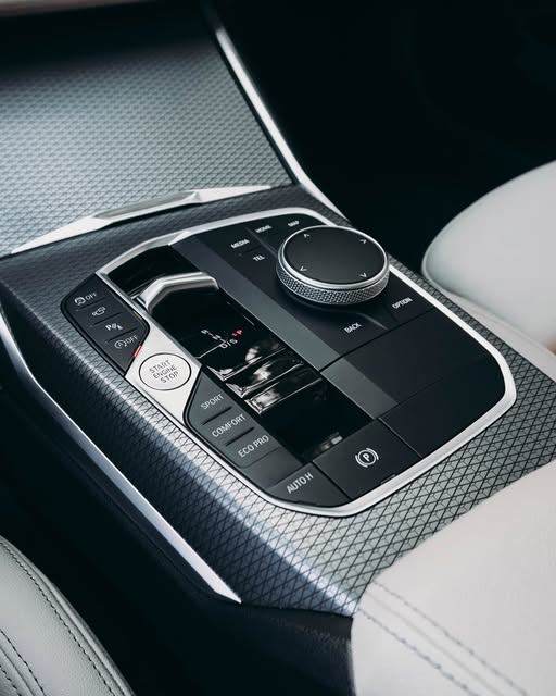 BMW 320I M SPORT - Imagem 6
