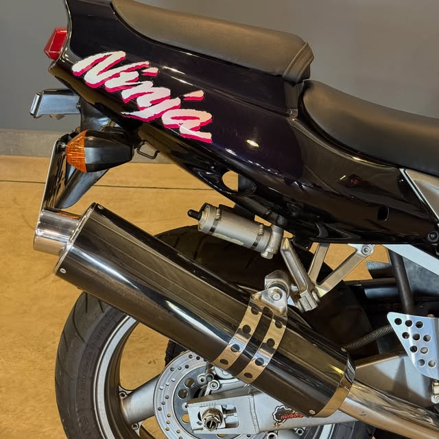 KAWASAKI NINJA ZX9R - Imagem 4