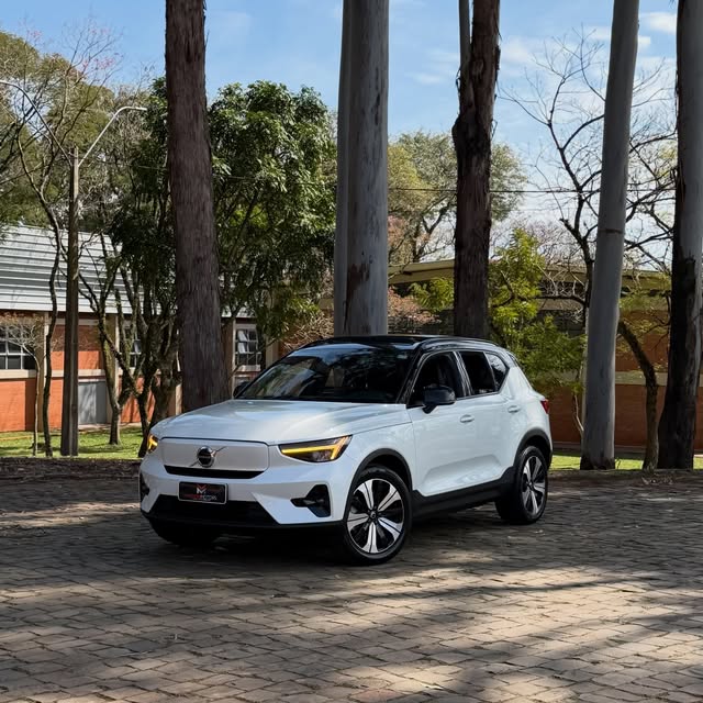 VOLVO XC40 RECHARGE PLUS - Imagem 1