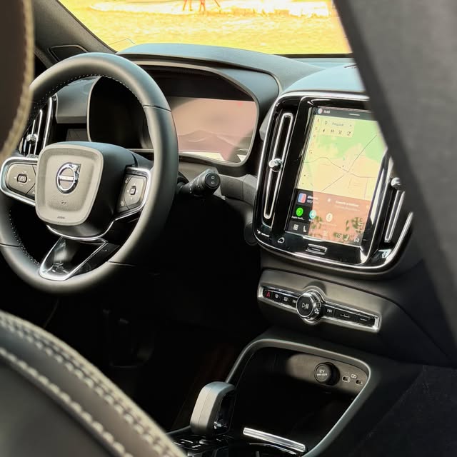 VOLVO XC40 RECHARGE PLUS - Imagem 2