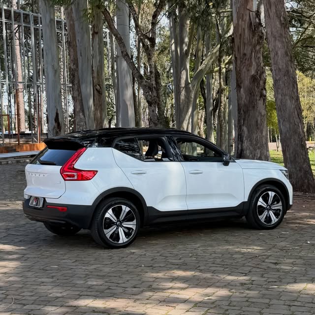 VOLVO XC40 RECHARGE PLUS - Imagem 9