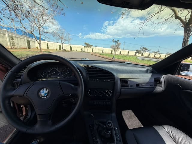 BMW 325I - Imagem 12